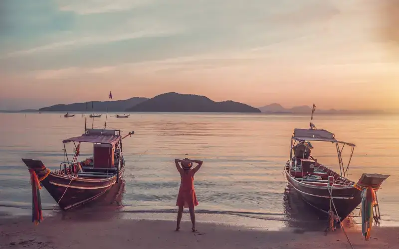 Situated in the Gulf of Thailand, Koh Samui is a tropical paradise renowned for its beautiful beaches and lush scenery. Its picturesque landscape makes it an ideal destination for anyone looking to enjoy an island getaway.