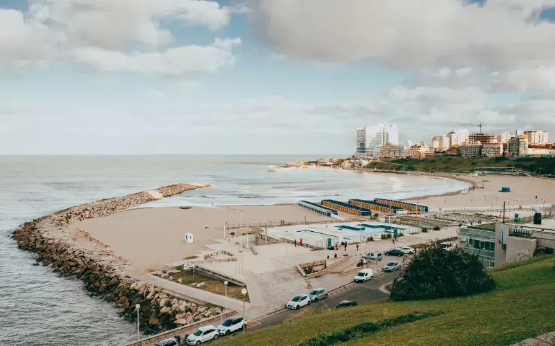 Mar del Plata promises digital nomads a wonderful coastal experience, including beautiful panoramic views of the beach and the Atlantic Ocean